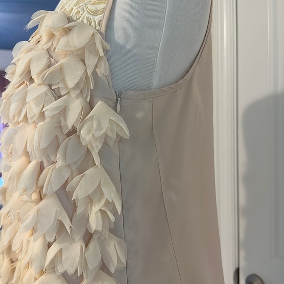 Cream Colored Flower Front Dress - Picture 4 of 12